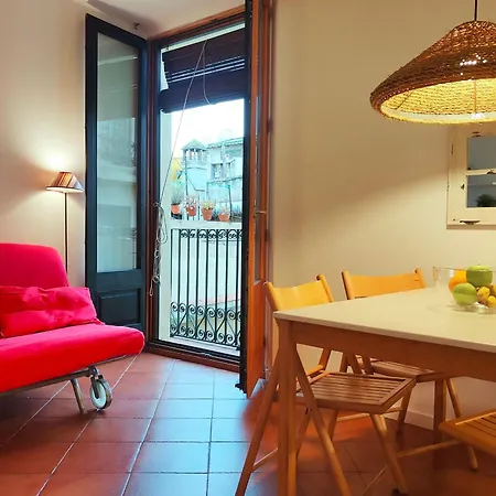 R.g. Tranquil 1br Apt. 2beds. La Rambla