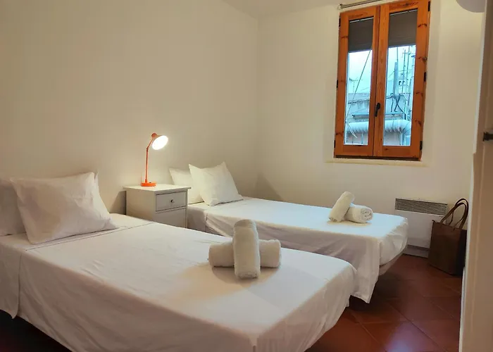 R.g. Tranquil 1br Apt. 2beds. La Rambla