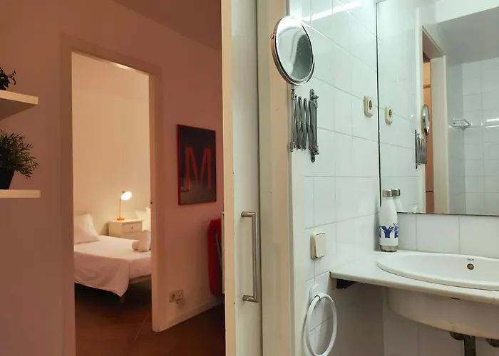 R.g. Tranquil 1br Apt. 2beds. La Rambla * Barcellona