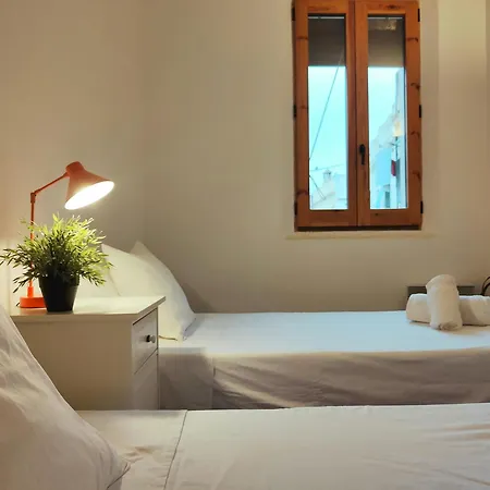R.g. Tranquil 1br Apt. 2beds. La Rambla * Barcelona