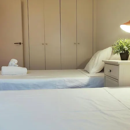 R.g. Tranquil 1br Apt. 2beds. La Rambla Barcelona