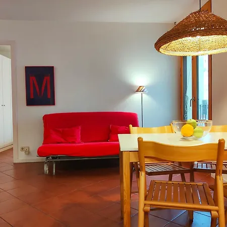 R.g. Tranquil 1br Apt. 2beds. La Rambla Barcellona