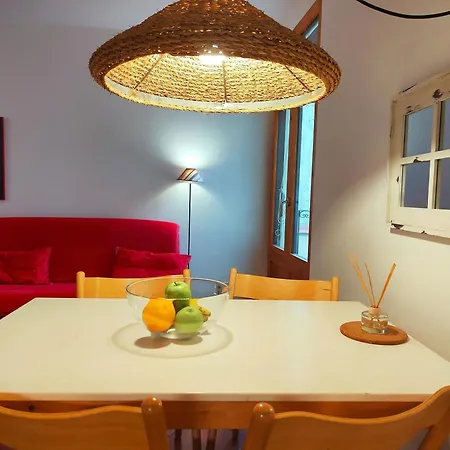 R.g. Tranquil 1br Apt. 2beds. La Rambla *