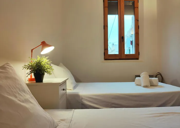 R.g. Tranquil 1br Apt. 2beds. La Rambla * Barselona